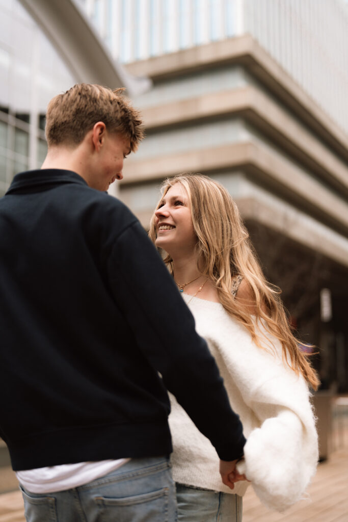 Fotoshoot op de wilhelminapier Rotterdam